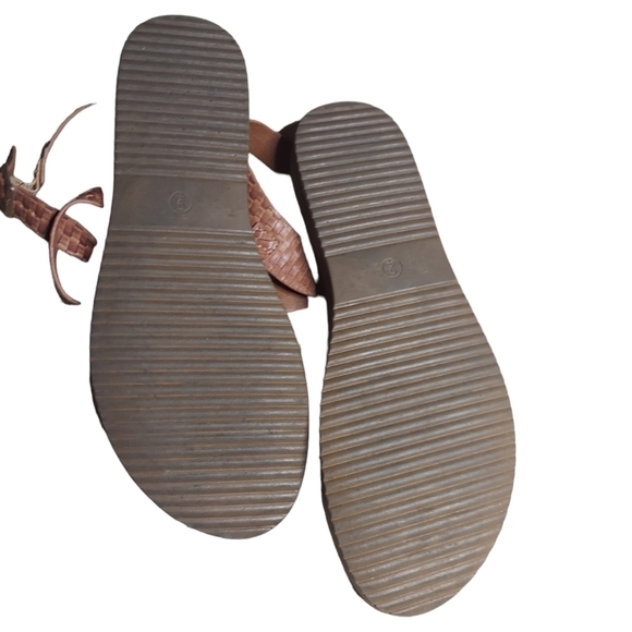 9 Chinese Laundry tan sandal - Picture 3 of 4